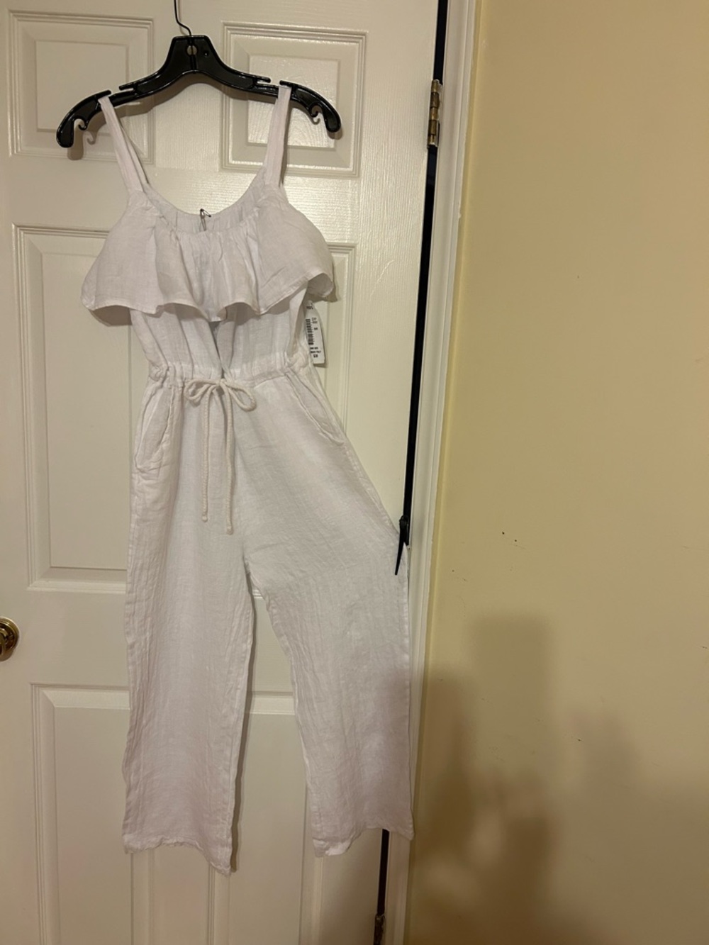 Fox White Linen Ruffle - Picture 2 of 11